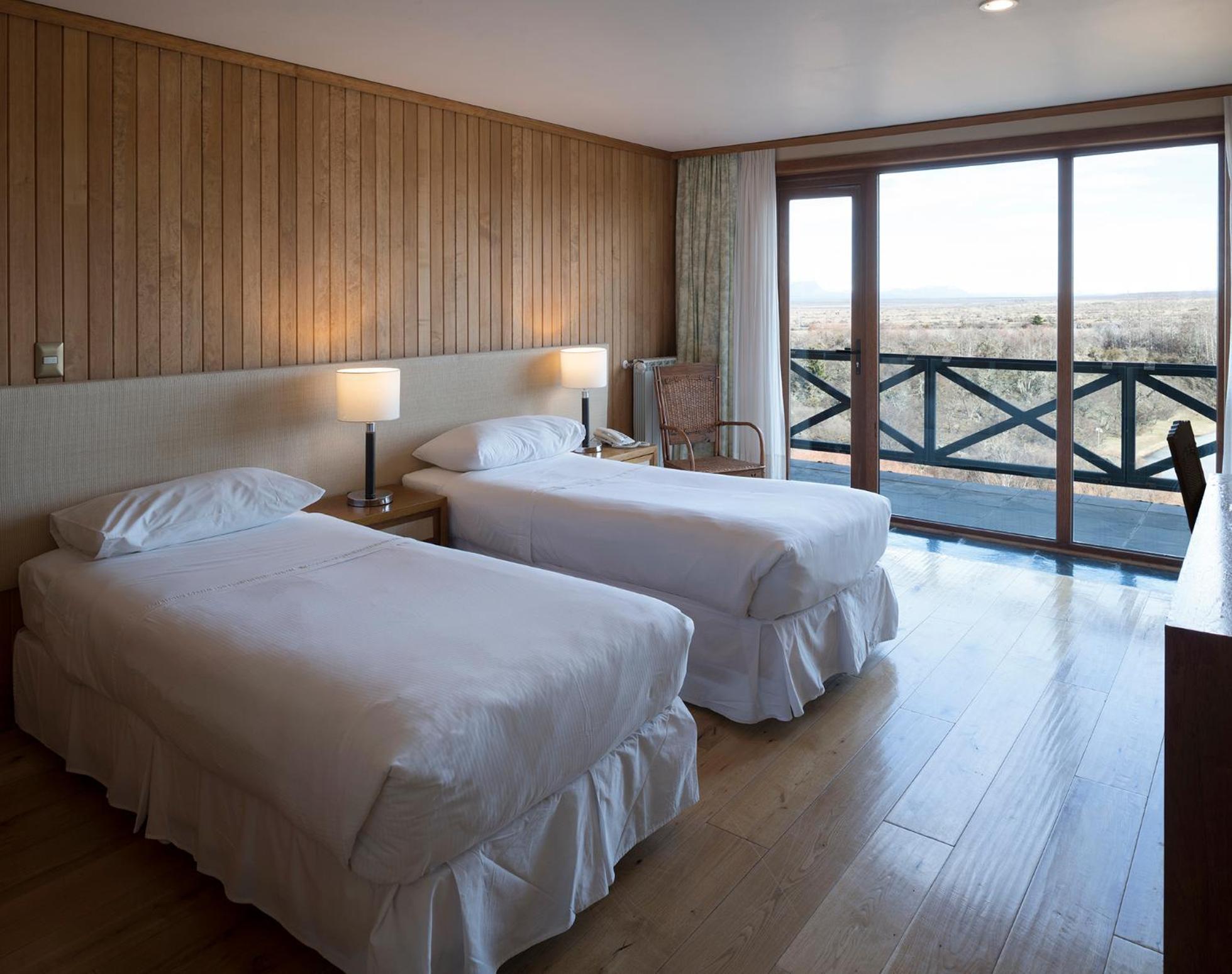 Hotel Y Cabanas Llanuras De Diana - Caja Los Andes Пуерто Наталес Екстериор снимка