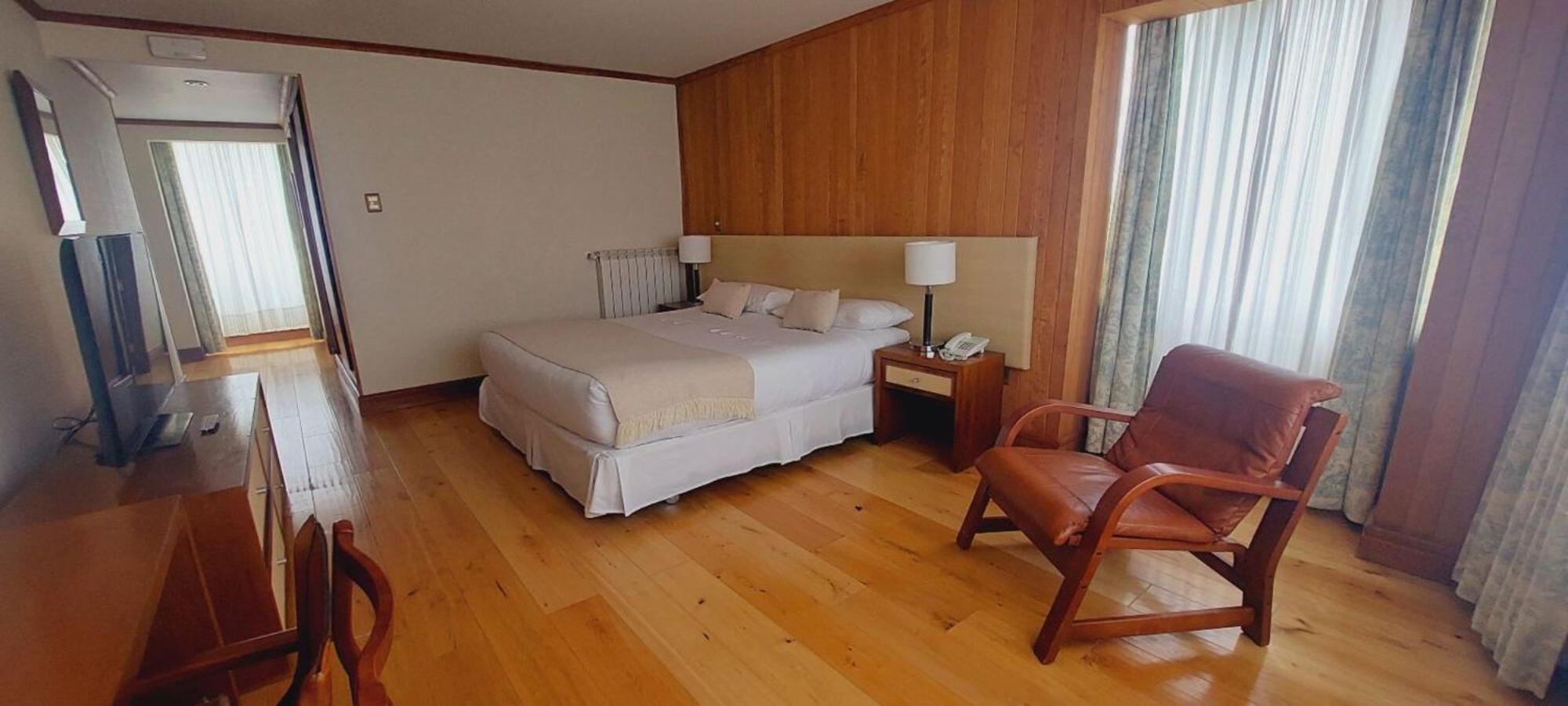 Hotel Y Cabanas Llanuras De Diana - Caja Los Andes Пуерто Наталес Екстериор снимка