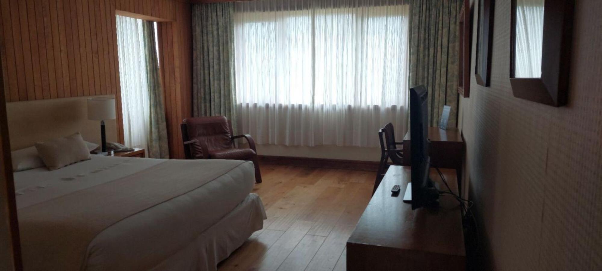 Hotel Y Cabanas Llanuras De Diana - Caja Los Andes Пуерто Наталес Екстериор снимка