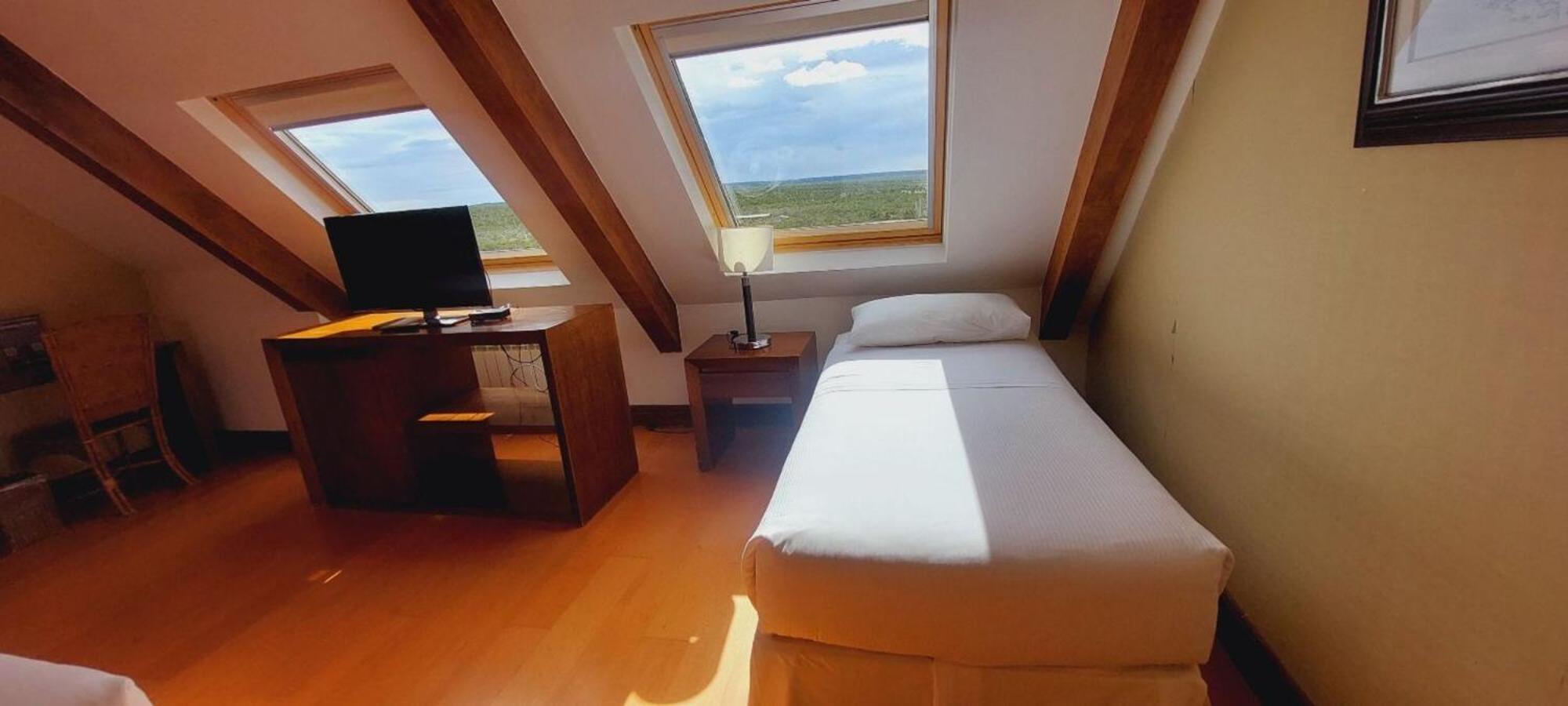 Hotel Y Cabanas Llanuras De Diana - Caja Los Andes Пуерто Наталес Екстериор снимка